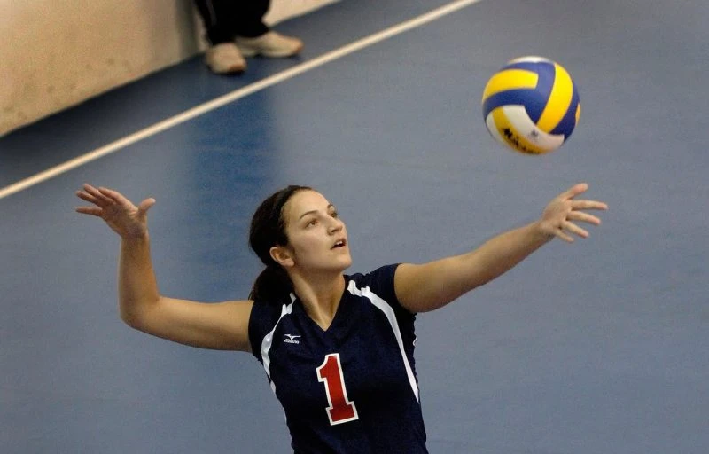 voleybolda servis vuruşu